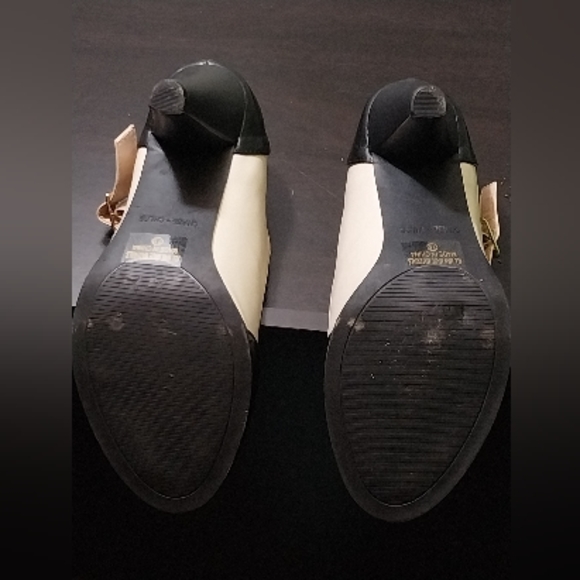 Black and white Mary Janes - Picture 4 of 4